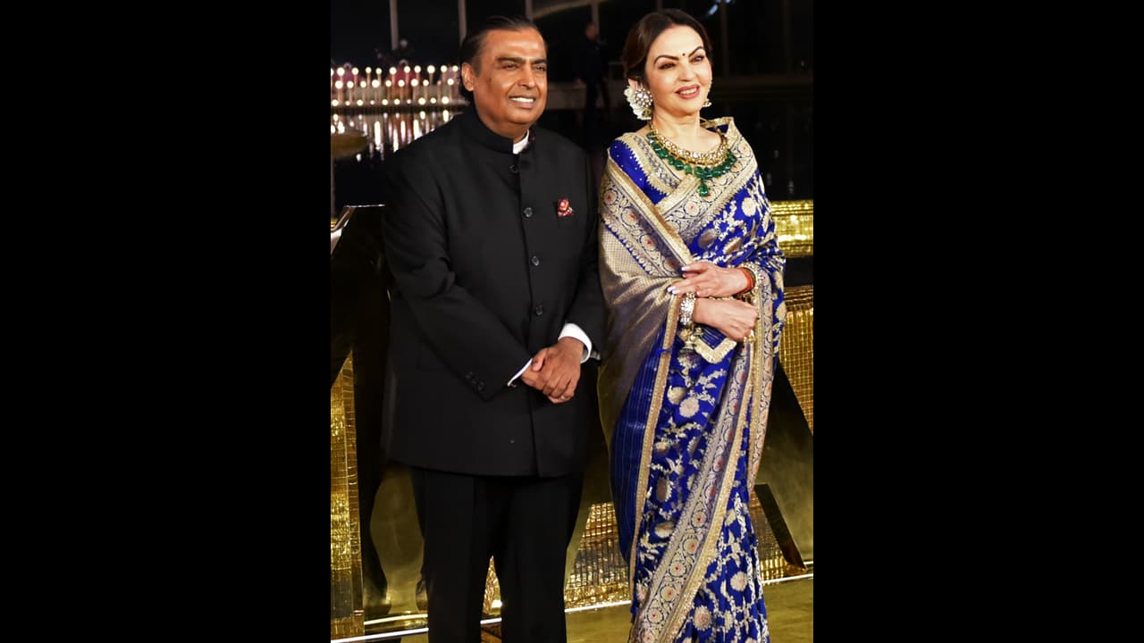 இந்தியாவின் விலை உயர்ந்த காரை பரிசாக பெற்ற நீட்டா அம்பானி.. அதன் மதிப்பு எத்தனை கோடி தெரியுமா? இந்தியாவின் விலை உயர்ந்த காரை பரிசாக பெற்ற நீட்டா அம்பானி.. அதன் மதிப்பு எத்தனை கோடி தெரியுமா?