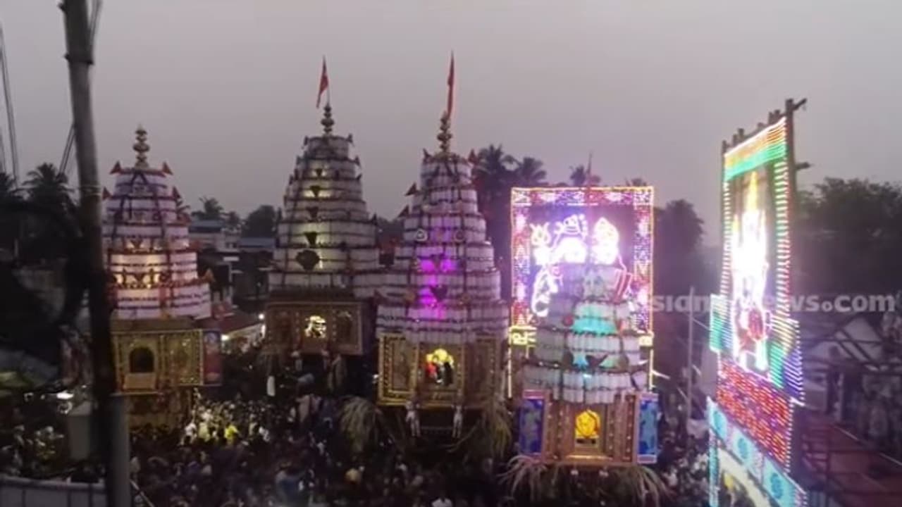 കൽപ്പാത്തി തെരുവുകളിൽ ഇനി രഥമുരുളും കാലം, ആഘോഷത്തിന്റെ ദിനങ്ങളിതാ അരികെ... കൽപ്പാത്തി തെരുവുകളിൽ ഇനി രഥമുരുളും കാലം, ആഘോഷത്തിന്റെ ദിനങ്ങളിതാ അരികെ...