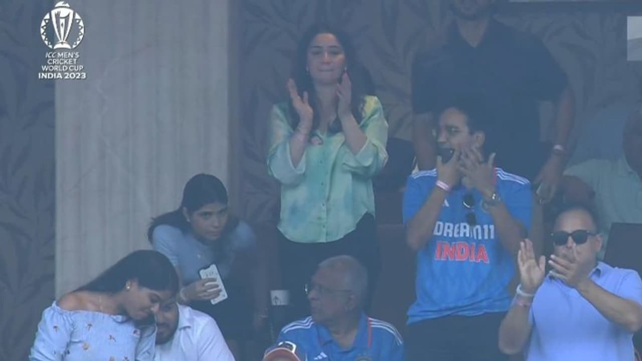 India vs Sri Lanka, Gill: கில் 92 ரன் அவுட் – வருத்தமாக இருந்தாலும் எழுந்து நின்று பாராட்டிய சாரா டெண்டுல்கர்! India vs Sri Lanka, Gill: கில் 92 ரன் அவுட் – வருத்தமாக இருந்தாலும் எழுந்து நின்று பாராட்டிய சாரா டெண்டுல்கர்!