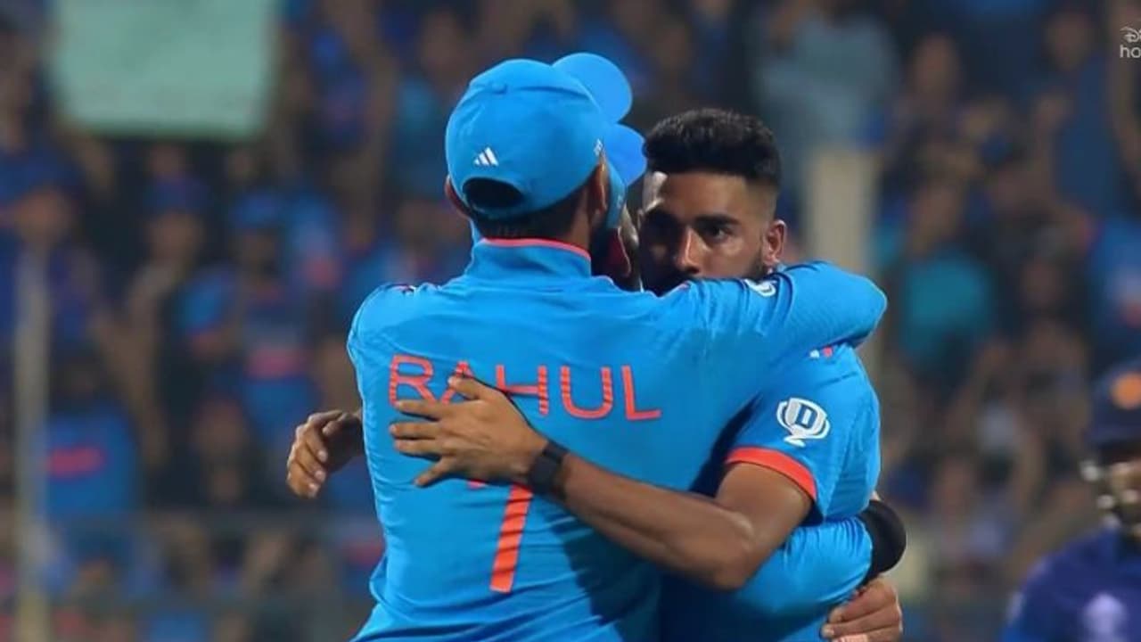 India vs Sri Lanka: தட்டி தூக்கிய பும்ரா, சிராஜ் – 2 ஓவரிலும் முதல் பந்திலேயே விக்கெட்; தத்தளிக்கும் இலங்கை! India vs Sri Lanka: தட்டி தூக்கிய பும்ரா, சிராஜ் – 2 ஓவரிலும் முதல் பந்திலேயே விக்கெட்; தத்தளிக்கும் இலங்கை!