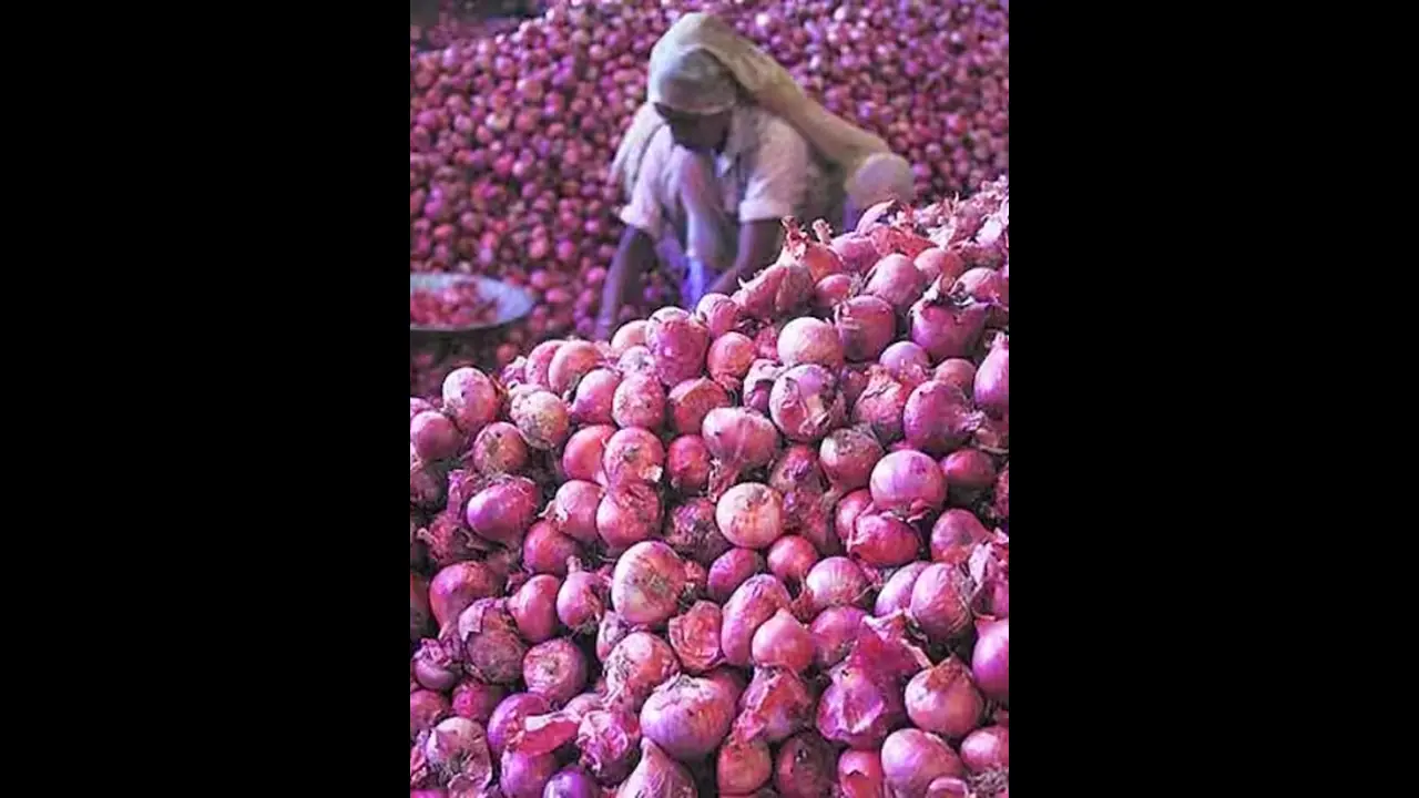 ಈರುಳ್ಳಿ ಪೂರೈಕೆ ಏರಿಕೆ: ಬೆಲೆ ಇಳಿಕೆಯಾಯ್ತಾ? ಈರುಳ್ಳಿ ಪೂರೈಕೆ ಏರಿಕೆ: ಬೆಲೆ ಇಳಿಕೆಯಾಯ್ತಾ?