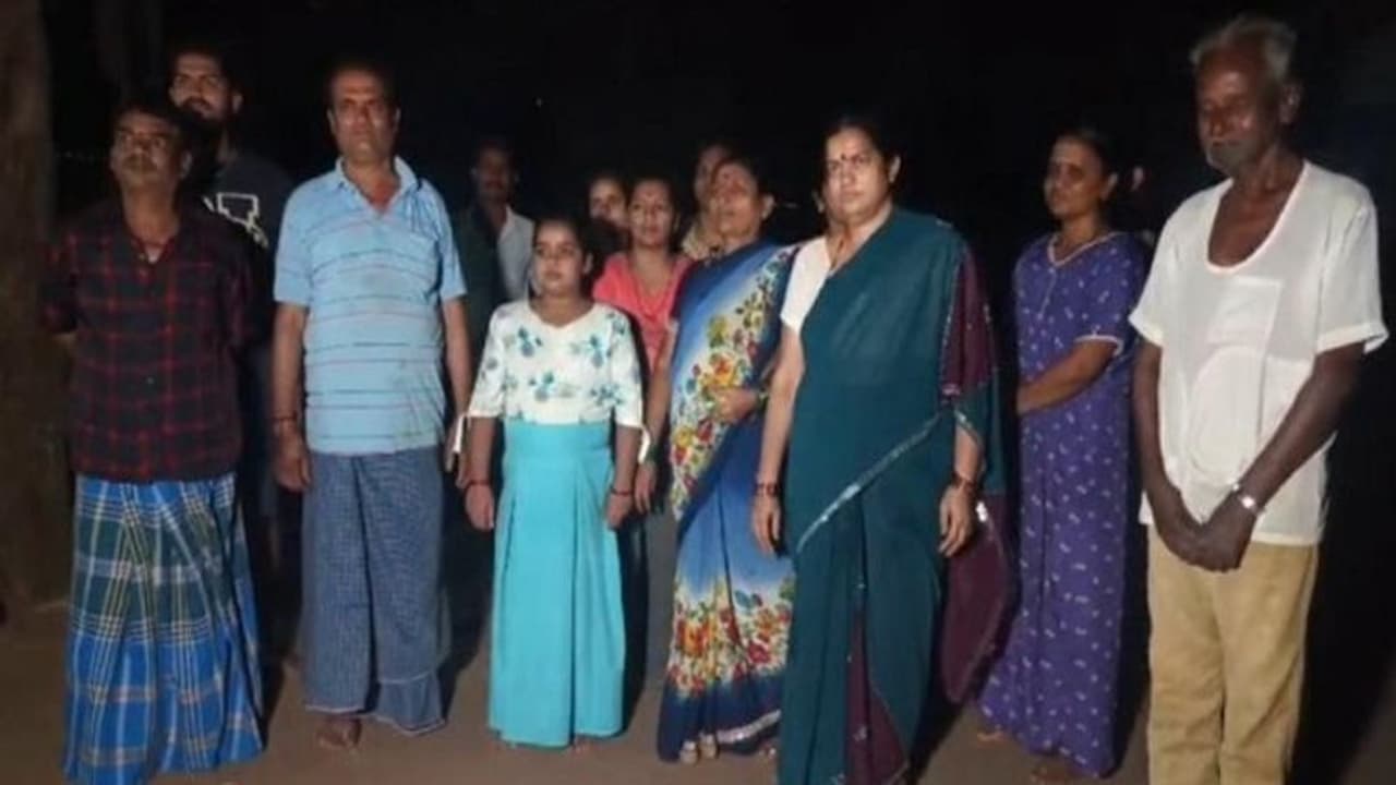 ಕತ್ತಲೆಯಲ್ಲಿ ಮುಳುಗಿದ ಬಾಗಲಕೋಟೆಯ ನವನಗರ: ಕರೆಂಟ್ ಬಂದ್, ನಳ ಬಂದ್, ಎಲ್ಲವೂ ಬಂದ್..! ಕತ್ತಲೆಯಲ್ಲಿ ಮುಳುಗಿದ ಬಾಗಲಕೋಟೆಯ ನವನಗರ: ಕರೆಂಟ್ ಬಂದ್, ನಳ ಬಂದ್, ಎಲ್ಲವೂ ಬಂದ್..!