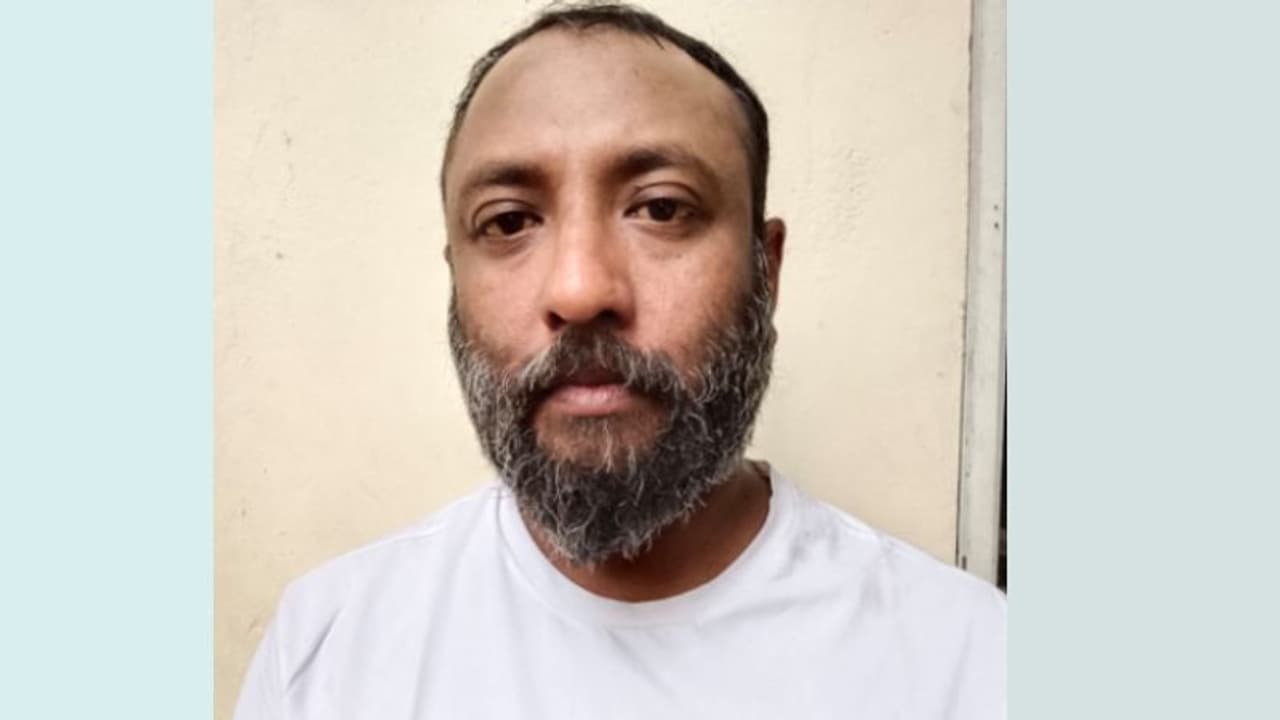 ആഡംബര കാർ കണ്ട് സംശയം, ചീറിപ്പാഞ്ഞതോടെ ദേശീയപാത അടച്ചുകെട്ടി തടഞ്ഞ് പൊലീസ്, പിടിച്ചത് 25 ലക്ഷത്തിന്റെ കഞ്ചാവ്