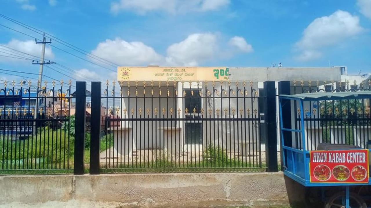 ಪಾಳು ಬಿದ್ದ ಇಂದಿರಾ ಕ್ಯಾಂಟಿನ್ : ತೆರಿಗೆ ಹಣ ಯಾರ ಸ್ವತ್ತು? ಪಾಳು ಬಿದ್ದ ಇಂದಿರಾ ಕ್ಯಾಂಟಿನ್ : ತೆರಿಗೆ ಹಣ ಯಾರ ಸ್ವತ್ತು?