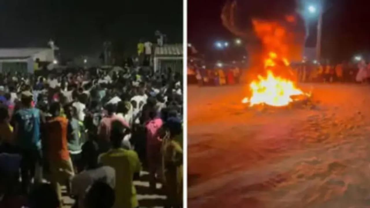 தோண்டி எடுக்கப்பட்டு ரோட்டில் கொளுத்தப்பட்ட உடல்.. செனகலில் பரபரப்பு ஏன் அப்படி செய்தார்கள்? இறந்தவர் யார்? தோண்டி எடுக்கப்பட்டு ரோட்டில் கொளுத்தப்பட்ட உடல்.. செனகலில் பரபரப்பு ஏன் அப்படி செய்தார்கள்? இறந்தவர் யார்?