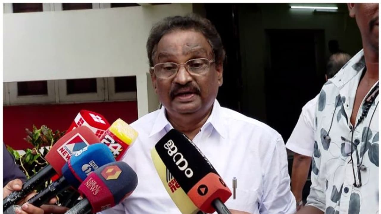 'മാസപ്പടി വിവാദത്തില് ഹൈക്കോടതി നൽകിയ നോട്ടീസ് കാണിച്ച് ഭയപ്പെടുത്താൻ നോക്കണ്ട'; എ കെ ബാലന് 'മാസപ്പടി വിവാദത്തില് ഹൈക്കോടതി നൽകിയ നോട്ടീസ് കാണിച്ച് ഭയപ്പെടുത്താൻ നോക്കണ്ട'; എ കെ ബാലന്