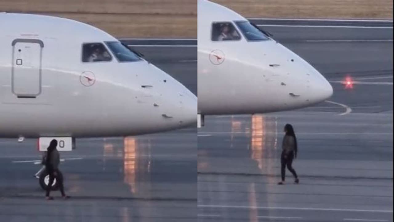 എത്തിയപ്പോൾ വൈകി, വിമാനത്തിൽ കയറാനായില്ല, റൺവേയിലേക്ക് പാഞ്ഞെത്തി കൈകാണിച്ച് യുവതി, കയ്യില്‍ കഞ്ചാവും 