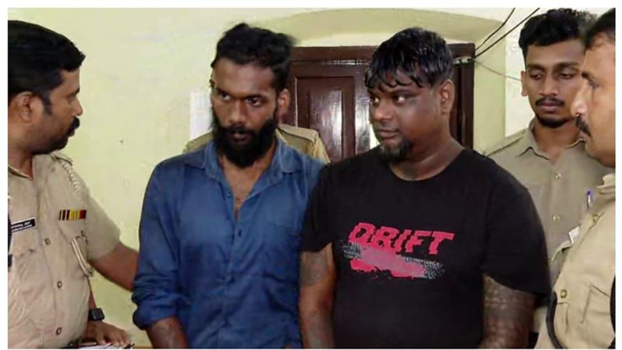 ടാറ്റൂ സ്റ്റുഡിയോയുടെ മറവിൽ ലഹരിക്കച്ചവടം; വൻ എംഡിഎംഎ ശേഖരം പിടികൂടി, തലസ്ഥാനത്ത് രണ്ട് പേര് കസ്റ്റഡിയില് ടാറ്റൂ സ്റ്റുഡിയോയുടെ മറവിൽ ലഹരിക്കച്ചവടം; വൻ എംഡിഎംഎ ശേഖരം പിടികൂടി, തലസ്ഥാനത്ത് രണ്ട് പേര് കസ്റ്റഡിയില്