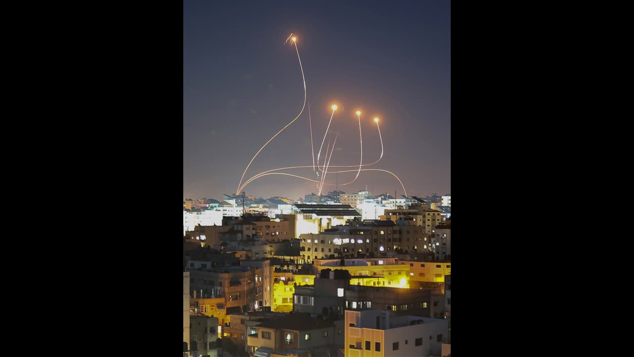 യുദ്ധത്തിനിടയിലും യൂറോപ്യൻ രാജ്യവുമായി 2700 കോടി രൂപയുടെ ആയുധ വിൽപനയുമായി ഇസ്രയേൽ, ചരിത്രപരമെന്ന് മന്ത്രി യുദ്ധത്തിനിടയിലും യൂറോപ്യൻ രാജ്യവുമായി 2700 കോടി രൂപയുടെ ആയുധ വിൽപനയുമായി ഇസ്രയേൽ, ചരിത്രപരമെന്ന് മന്ത്രി