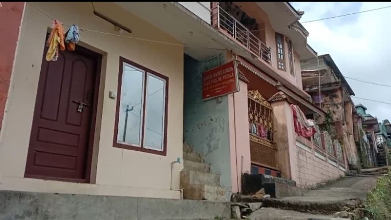 പൈൽസിന് മരുന്ന്, പാരമ്പര്യ വൈദ്യനെന്ന് അവകാശവാദം, കുട്ടികള്ക്ക് ഇൻജക്ഷൻ ഉൾപ്പെടെ നൽകി, ചികിത്സാലയം അടപ്പിച്ചു പൈൽസിന് മരുന്ന്, പാരമ്പര്യ വൈദ്യനെന്ന് അവകാശവാദം, കുട്ടികള്ക്ക് ഇൻജക്ഷൻ ഉൾപ്പെടെ നൽകി, ചികിത്സാലയം അടപ്പിച്ചു