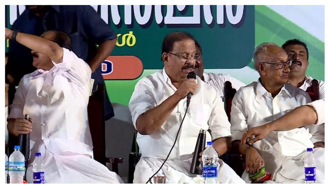 'നിങ്ങളിവിടെ കുറച്ചു നേരമെങ്കിലും ഇരിക്കണം'; ശാസനയുടെ സ്വരം മാറ്റി പ്രവർത്തകരോട് അഭ്യർത്ഥിച്ച് സുധാകരൻ 'നിങ്ങളിവിടെ കുറച്ചു നേരമെങ്കിലും ഇരിക്കണം'; ശാസനയുടെ സ്വരം മാറ്റി പ്രവർത്തകരോട് അഭ്യർത്ഥിച്ച് സുധാകരൻ