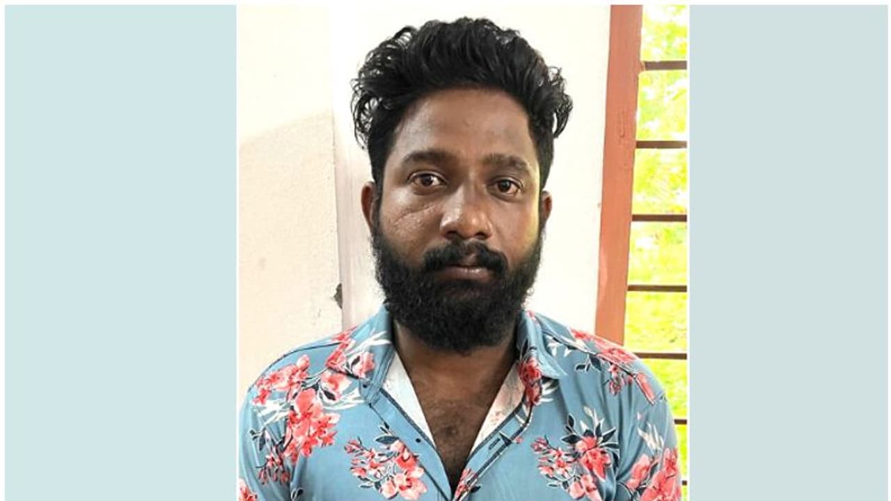 സ്വന്തം ഫോൺ ഉപയോഗിച്ചില്ല, ഇതോടെ പിന്നാലെയാരും എത്തില്ലെന്ന് കരുതി; സുറുതി വിഷ്ണുവിനെ കുടുക്കിയ പൊലീസ് ബുദ്ധി സ്വന്തം ഫോൺ ഉപയോഗിച്ചില്ല, ഇതോടെ പിന്നാലെയാരും എത്തില്ലെന്ന് കരുതി; സുറുതി വിഷ്ണുവിനെ കുടുക്കിയ പൊലീസ് ബുദ്ധി