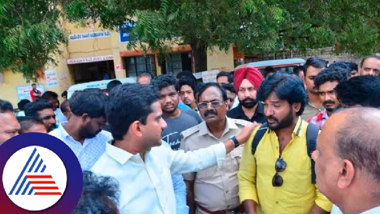 ಮಾರು ವೇಷದಲ್ಲಿ ಆರ್ಟಿಒ ಕಚೇರಿಗೆ ಬಂದ ಶಾಸಕ ಭರತ್ ರೆಡ್ಡಿ; ತಪ್ಪಿಸಿಕೊಂಡು ಓಡಿಹೋದ ಬ್ರೋಕರ್ಗಳು! ಮಾರು ವೇಷದಲ್ಲಿ ಆರ್ಟಿಒ ಕಚೇರಿಗೆ ಬಂದ ಶಾಸಕ ಭರತ್ ರೆಡ್ಡಿ; ತಪ್ಪಿಸಿಕೊಂಡು ಓಡಿಹೋದ ಬ್ರೋಕರ್ಗಳು!