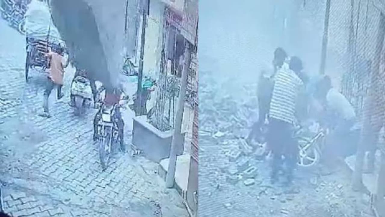 ബാൽക്കണിയുടെ ചുമരിടിഞ്ഞ് വീണു, ബൈക്ക് യാത്രികന് ദാരുണാന്ത്യം, പ്രചരിച്ച് ഞെട്ടിക്കുന്ന സിസിടിവി ദൃശ്യങ്ങൾ