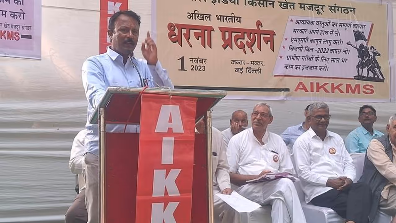 ದೆಹಲಿ ಚಲೋ ಚಳುವಳಿ: ಕೇಂದ್ರದ ವಿರುದ್ಧ ರೈತರ ಆಕ್ರೋಶ ದೆಹಲಿ ಚಲೋ ಚಳುವಳಿ: ಕೇಂದ್ರದ ವಿರುದ್ಧ ರೈತರ ಆಕ್ರೋಶ