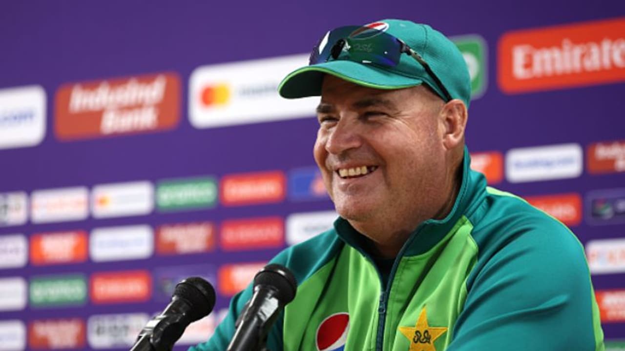 ന്യായീകരണം ആണ് സാറെ മെയിന്; പാക് തോല്വികള്ക്ക് വിചിത്ര കാരണങ്ങള് നിരത്തി മിക്കി ആര്തര് ന്യായീകരണം ആണ് സാറെ മെയിന്; പാക് തോല്വികള്ക്ക് വിചിത്ര കാരണങ്ങള് നിരത്തി മിക്കി ആര്തര്