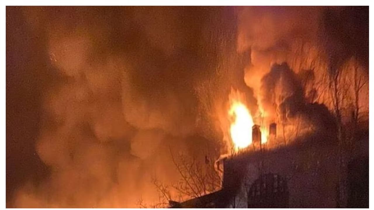 പാകിസ്ഥാനിലെ വ്യോമസേന പരിശീലന കേന്ദ്രത്തിന് നേരെ ഭീകരാക്രമണം; വിമാനങ്ങളും ടാങ്കറും തകർത്തു പാകിസ്ഥാനിലെ വ്യോമസേന പരിശീലന കേന്ദ്രത്തിന് നേരെ ഭീകരാക്രമണം; വിമാനങ്ങളും ടാങ്കറും തകർത്തു