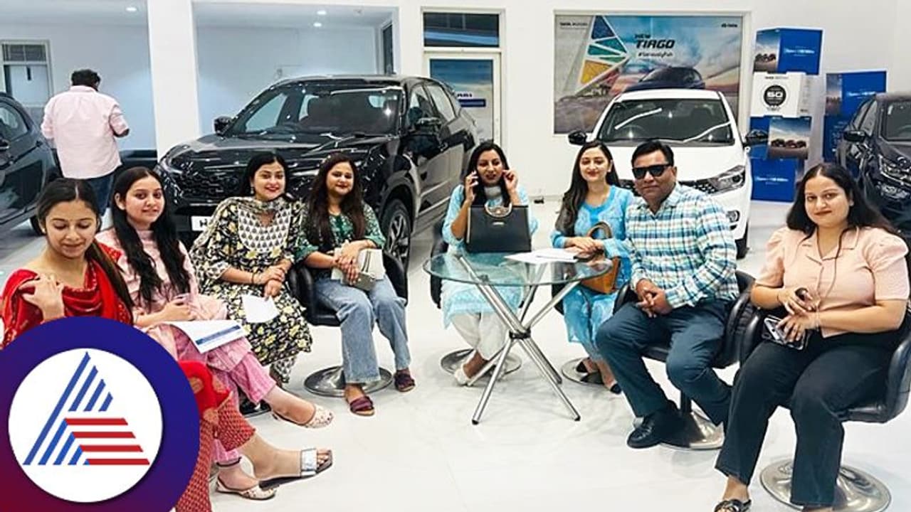 ದೀಪಾವಳಿಗೆ ಬಂಪರ್ ಗಿಫ್ಟ್, ಉದ್ಯೋಗಳಿಗೆ ಸಿಗ್ತಿದೆ ಕಾರ್, ಬೈಕು, ಇದ್ಯಾವ ಕಂಪನೀಲಿ? ದೀಪಾವಳಿಗೆ ಬಂಪರ್ ಗಿಫ್ಟ್, ಉದ್ಯೋಗಳಿಗೆ ಸಿಗ್ತಿದೆ ಕಾರ್, ಬೈಕು, ಇದ್ಯಾವ ಕಂಪನೀಲಿ?