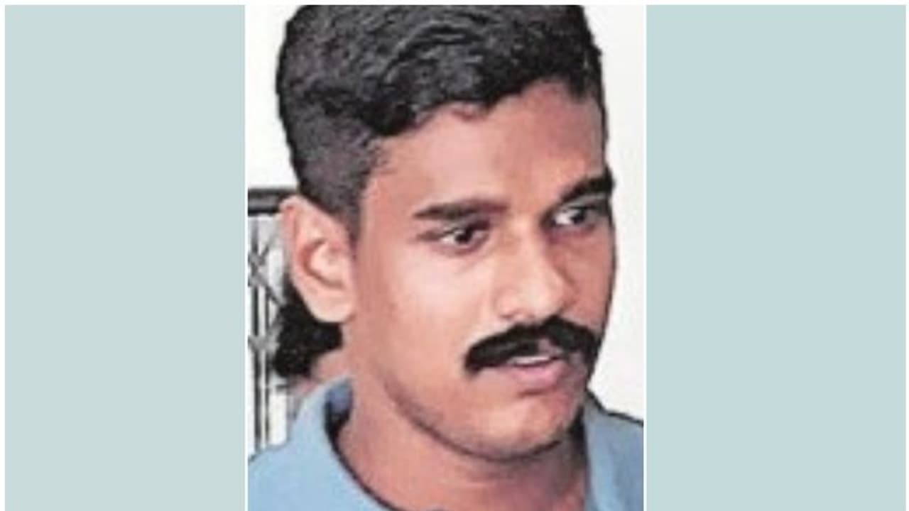 ഭാര്യയുടെ സഹപാഠിയെ പറഞ്ഞ് പേടിപ്പിച്ചു; മുറ്റത്ത് 2 പൊതി കൊണ്ടിട്ടു, പണം തന്നില്ലെങ്കിൽ...; അവസാനം കുടുങ്ങി