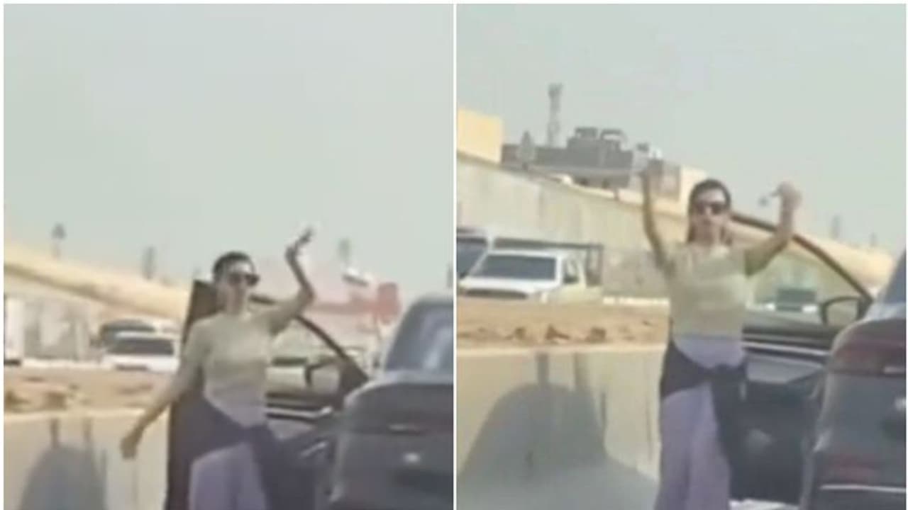 'പൊതുധാര്മ്മികത ലംഘിച്ച്' റോഡില് യുവതിയുടെ ഡാന്സ്, സോഷ്യല് മീഡിയയില് വീഡിയോ വൈറല്, പിന്നാലെ അറസ്റ്റ് 'പൊതുധാര്മ്മികത ലംഘിച്ച്' റോഡില് യുവതിയുടെ ഡാന്സ്, സോഷ്യല് മീഡിയയില് വീഡിയോ വൈറല്, പിന്നാലെ അറസ്റ്റ്