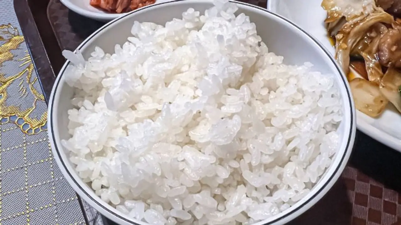 ഉച്ചയ്ക്ക് ചോറിന് പകരം ഈ മൂന്ന് ഭക്ഷണങ്ങള് കഴിക്കൂ, വയറിലെ കൊഴുപ്പിനെ പുറംതള്ളാം... ഉച്ചയ്ക്ക് ചോറിന് പകരം ഈ മൂന്ന് ഭക്ഷണങ്ങള് കഴിക്കൂ, വയറിലെ കൊഴുപ്പിനെ പുറംതള്ളാം...