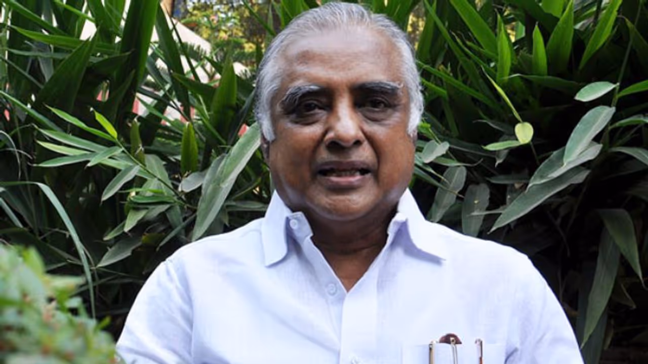 போயஸ் கார்டனில் அலுவலகம்.. தியேட்டர், மால்களுக்கு ஓனர்.. பறக்கும் IT ரெய்டு யார் இந்த அபிராமி ராமநாதன்? போயஸ் கார்டனில் அலுவலகம்.. தியேட்டர், மால்களுக்கு ஓனர்.. பறக்கும் IT ரெய்டு யார் இந்த அபிராமி ராமநாதன்?