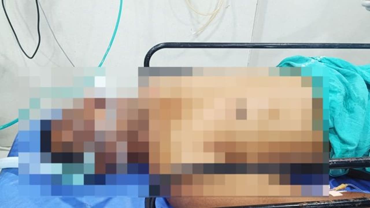 மனைவியுடன் கள்ளக்காதல்; எஸ்.ஐ.யின் பிறப்புறுப்பை அறுத்த காவலருக்கு வலைவீச்சு மனைவியுடன் கள்ளக்காதல்; எஸ்.ஐ.யின் பிறப்புறுப்பை அறுத்த காவலருக்கு வலைவீச்சு