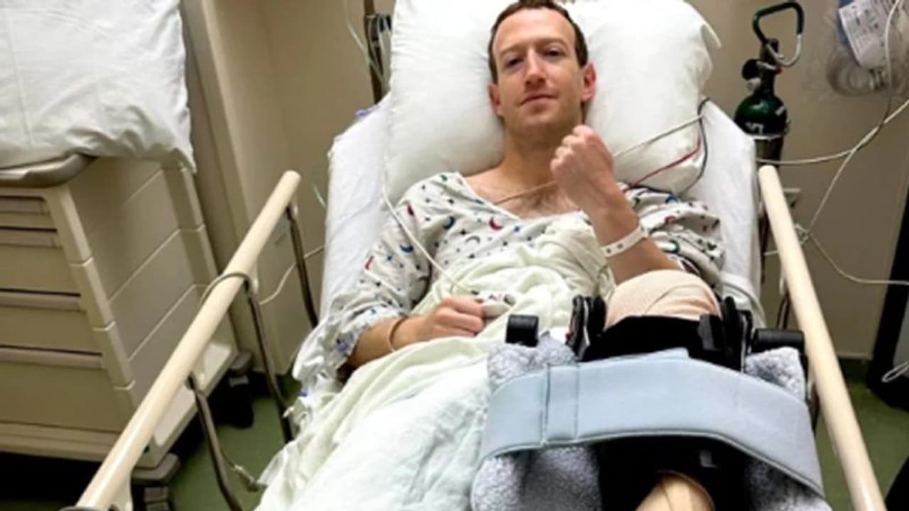 'ആശാന് എന്തുപറ്റി?'; മാര്‍ക്ക് സക്കര്‍ബര്‍ഗിന്‍റെ ആശുപത്രി ഫോട്ടോ വൈറലാകുന്നു...