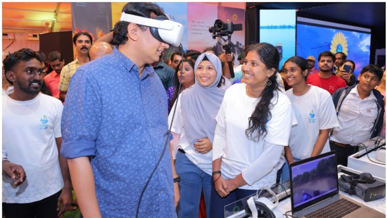 പുത്തരിക്കണ്ടം മൈതാനിയിൽ കാട്ടാനകൾ തൊട്ടടുത്ത്! അതില് മാത്രം ഒതുങ്ങുന്നതല്ല, ഹിറ്റായി ടൂറിസം പവലിയൻ പുത്തരിക്കണ്ടം മൈതാനിയിൽ കാട്ടാനകൾ തൊട്ടടുത്ത്! അതില് മാത്രം ഒതുങ്ങുന്നതല്ല, ഹിറ്റായി ടൂറിസം പവലിയൻ