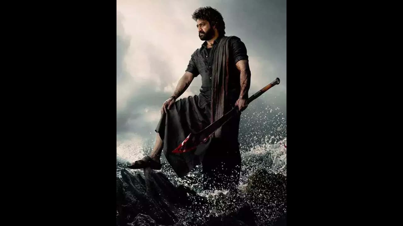 `దేవర` గ్లింప్స్ డేట్ ఫిక్స్.. ఎన్టీఆర్ ఫ్యాన్స్ కి ముందుగానే సంక్రాంతి పండగ.. `దేవర` గ్లింప్స్ డేట్ ఫిక్స్.. ఎన్టీఆర్ ఫ్యాన్స్ కి ముందుగానే సంక్రాంతి పండగ..