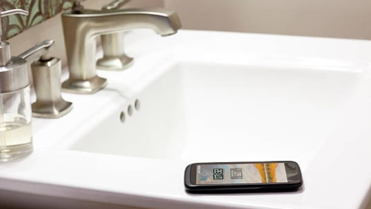 ടോയ്ലറ്റിനകത്തേക്ക് ഫോണ് കൊണ്ടുപോകുന്ന ശീലമുള്ളവരെ ഈ രോഗം ബാധിക്കാം... ടോയ്ലറ്റിനകത്തേക്ക് ഫോണ് കൊണ്ടുപോകുന്ന ശീലമുള്ളവരെ ഈ രോഗം ബാധിക്കാം...