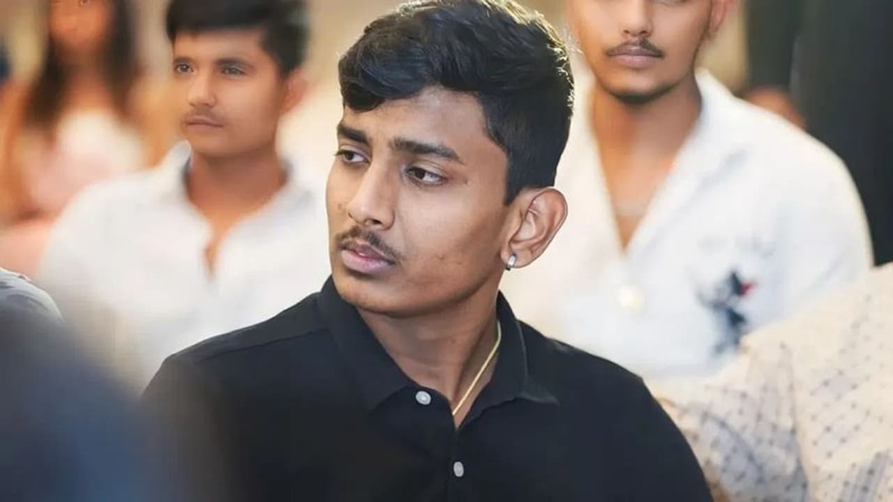 BBK10 Breaking: ಬಿಗ್ಬಾಸ್ ಮನೆಯಿಂದ ರಕ್ಷಕ್ ಬುಲೆಟ್ ಔಟ್: ಇದು ನಿಜಾನಾ ಎಂದ ಫ್ಯಾನ್ಸ್? BBK10 Breaking: ಬಿಗ್ಬಾಸ್ ಮನೆಯಿಂದ ರಕ್ಷಕ್ ಬುಲೆಟ್ ಔಟ್: ಇದು ನಿಜಾನಾ ಎಂದ ಫ್ಯಾನ್ಸ್?