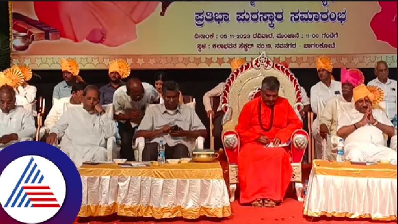 ಸಿಎಂ ಬದಲಾವಣೆ ಚರ್ಚೆ ಬೆನ್ನಲ್ಲೇ ದಲಿತ ಸಿಎಂ ಕೂಗು ಎಬ್ಬಿಸಿದ ವಾಲ್ಮೀಕಿ ಗುರುಪೀಠ ಪ್ರಸನ್ನಾನಂದ ಸ್ವಾಮೀಜಿ! ಸಿಎಂ ಬದಲಾವಣೆ ಚರ್ಚೆ ಬೆನ್ನಲ್ಲೇ ದಲಿತ ಸಿಎಂ ಕೂಗು ಎಬ್ಬಿಸಿದ ವಾಲ್ಮೀಕಿ ಗುರುಪೀಠ ಪ್ರಸನ್ನಾನಂದ ಸ್ವಾಮೀಜಿ!
