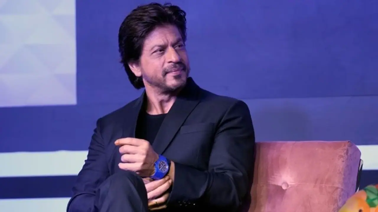 'ആസ്‍ക് എസ്ആര്‍കെ'യില്‍ മറുപടി തരുന്നത് മറ്റൊരാളോ? ഒടുവില്‍ ആ നിഗൂഢതയ്ക്ക് മറുപടി നല്‍കി ഷാരൂഖ് ഖാന്‍