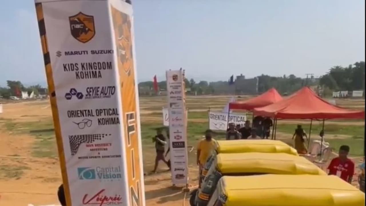 பார்முலா ஒன் ரேஸை மிஞ்சும் ஆட்டோ ரேஸ்! மின்னல் வேகத்தில் சீறிப் பாய்ந்த ஆட்டோக்கள்! வைரலாகும் வீடியோ!