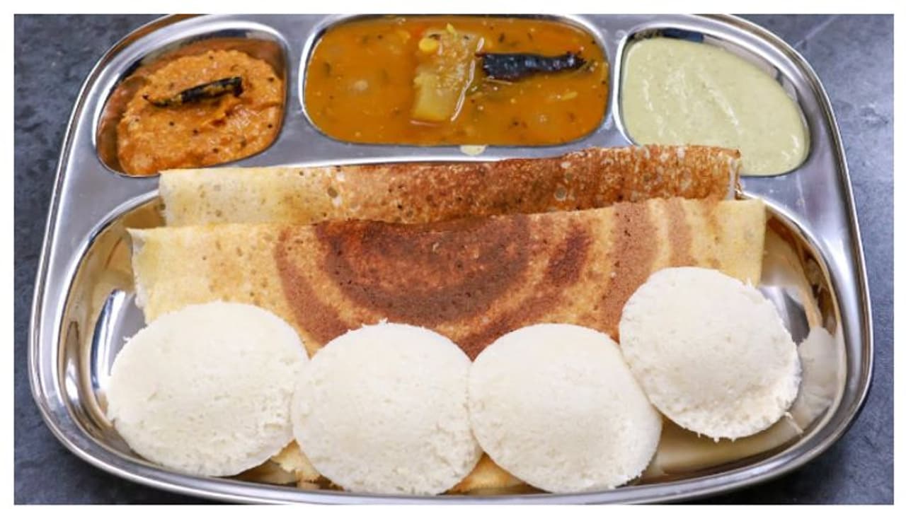 ദോശയും ഇഡ്ഡലിയും തൊട്ടാല് ഇനി പൊള്ളും; ഇന്നു മുതല് വില കൂടുന്നു ദോശയും ഇഡ്ഡലിയും തൊട്ടാല് ഇനി പൊള്ളും; ഇന്നു മുതല് വില കൂടുന്നു