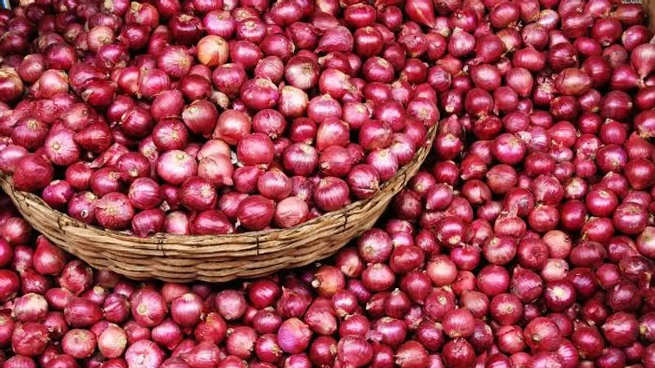 Small Onion : திடீரென உயர்ந்த சின்ன வெங்காயத்தின் விலை.! ஈரோடு சந்தையில் ஒரு கிலோ என்ன விலை தெரியுமா.? Small Onion : திடீரென உயர்ந்த சின்ன வெங்காயத்தின் விலை.! ஈரோடு சந்தையில் ஒரு கிலோ என்ன விலை தெரியுமா.?