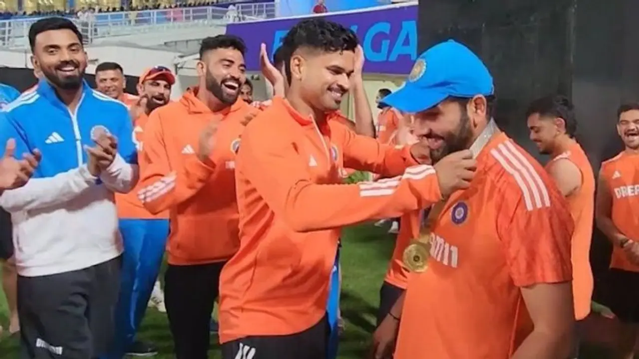 சரியான இடத்தில் சரியான பீல்டர், பவுலர்களை பயன்படுத்திய விதம் – சிறந்த கேப்டனாக ரோகித் சர்மாவுக்கு விருது!