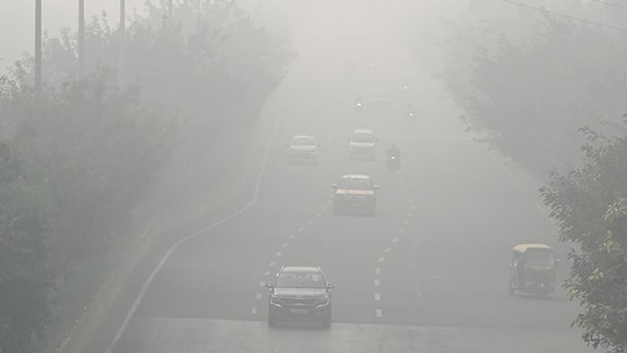 டெல்லியில் கட்டுமானப் பணிகளுக்குப் புதிய கட்டுப்பாடு! வாகனங்களுக்கும் கெடுபிடி! டெல்லியில் கட்டுமானப் பணிகளுக்குப் புதிய கட்டுப்பாடு! வாகனங்களுக்கும் கெடுபிடி!