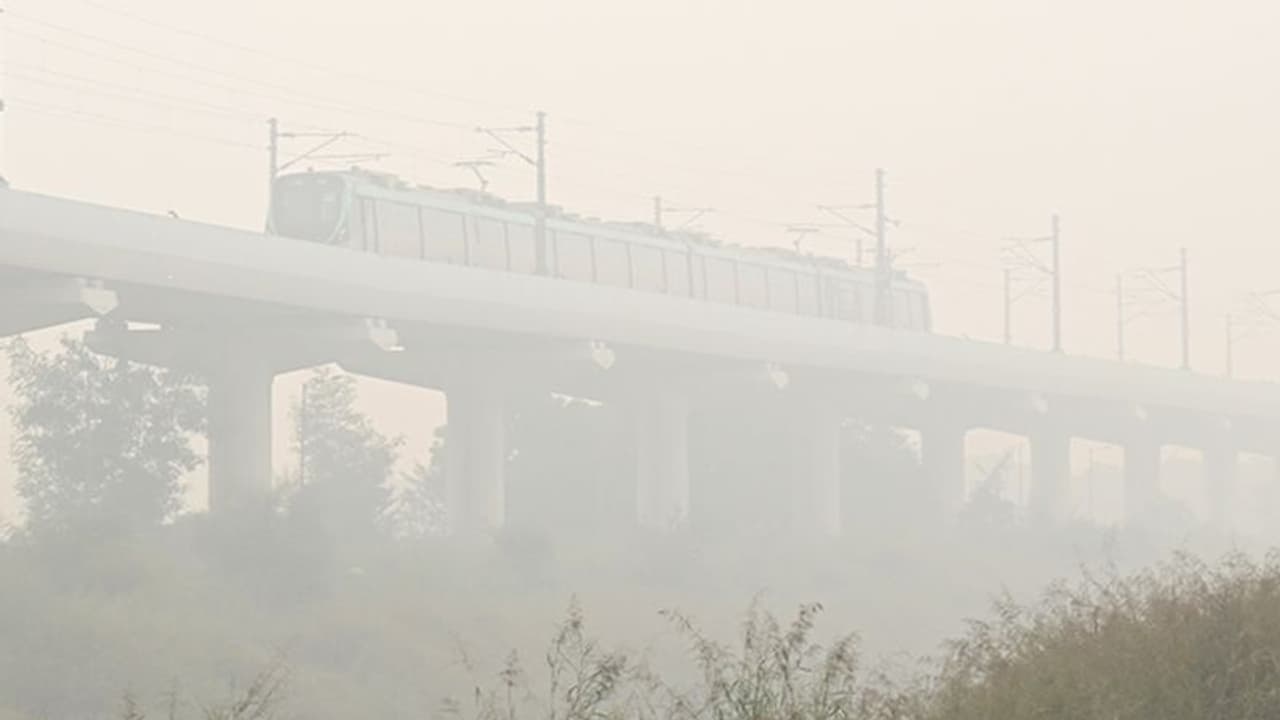Delhi govt announces early winter break for schools from November 9 to 18 amid severe air pollution Delhi govt announces early winter break for schools from November 9 to 18 amid severe air pollution
