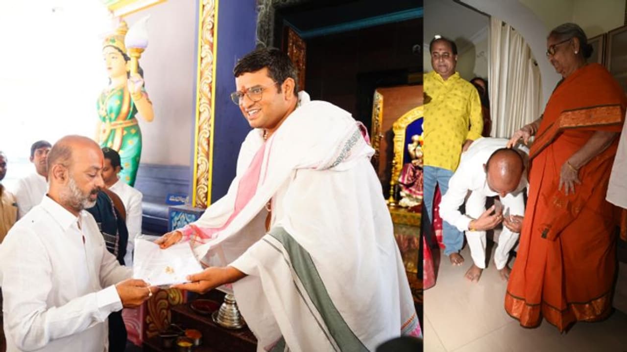 అమ్మవారిని పూజించి... అమ్మ ఆశిస్సులు పొంది..: నామినేషన్ వేసేందుకు బయలుదేరిన బండి సంజయ్ (వీడియో) అమ్మవారిని పూజించి... అమ్మ ఆశిస్సులు పొంది..: నామినేషన్ వేసేందుకు బయలుదేరిన బండి సంజయ్ (వీడియో)