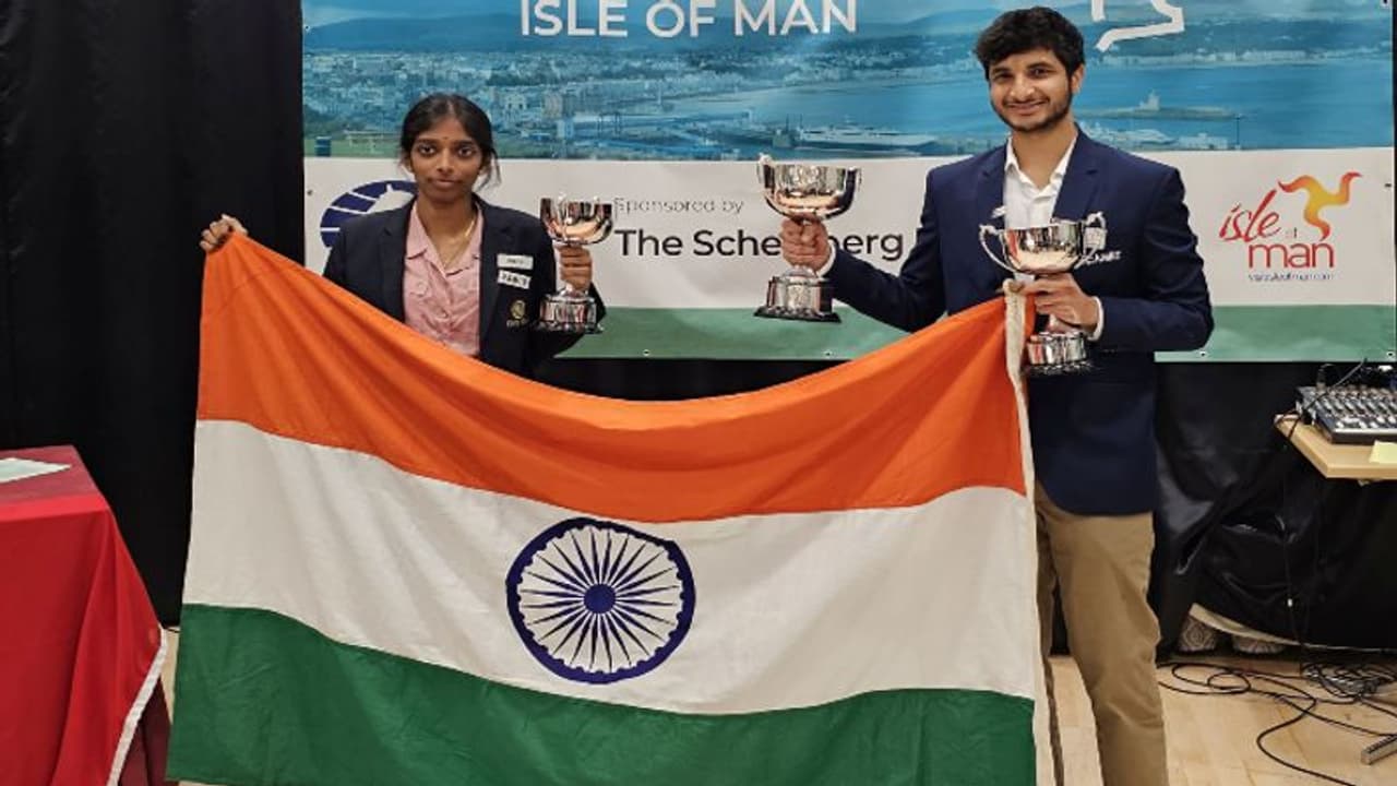 FIDE கிராண்ட் ஸ்விஸ் செஸ் போட்டி: டைட்டில் வென்று பிரக்ஞானந்தாவின் சகோதரி வைஷாலி சாதனை! FIDE கிராண்ட் ஸ்விஸ் செஸ் போட்டி: டைட்டில் வென்று பிரக்ஞானந்தாவின் சகோதரி வைஷாலி சாதனை!