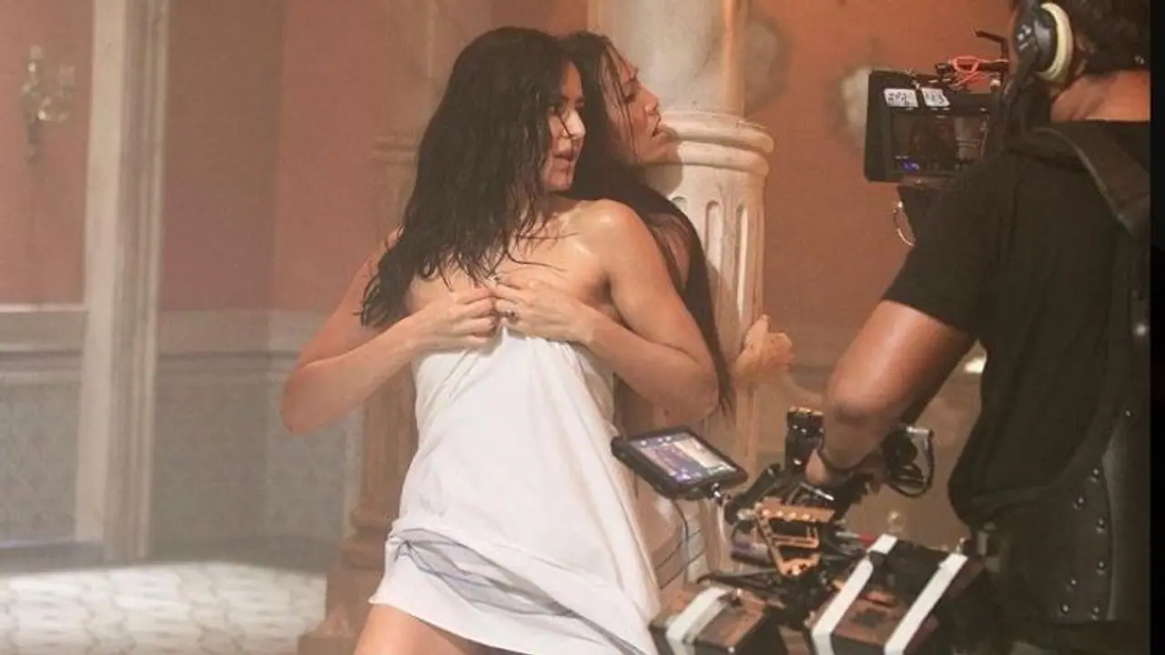 ಬಾತ್ ರೂಮಿನಲ್ಲಿ ಫೇಮಸ್ ವ್ಯಕ್ತಿ ಜತೆ ಟವೆಲ್ ಫೈಟ್ ಮಾಡಿದ್ರು ಕತ್ರಿನಾ ಕೈಫ್; ಭಾರೀ ವೈರಲ್ ಆಯ್ತು ವಿಡಿಯೋ! ಬಾತ್ ರೂಮಿನಲ್ಲಿ ಫೇಮಸ್ ವ್ಯಕ್ತಿ ಜತೆ ಟವೆಲ್ ಫೈಟ್ ಮಾಡಿದ್ರು ಕತ್ರಿನಾ ಕೈಫ್; ಭಾರೀ ವೈರಲ್ ಆಯ್ತು ವಿಡಿಯೋ!