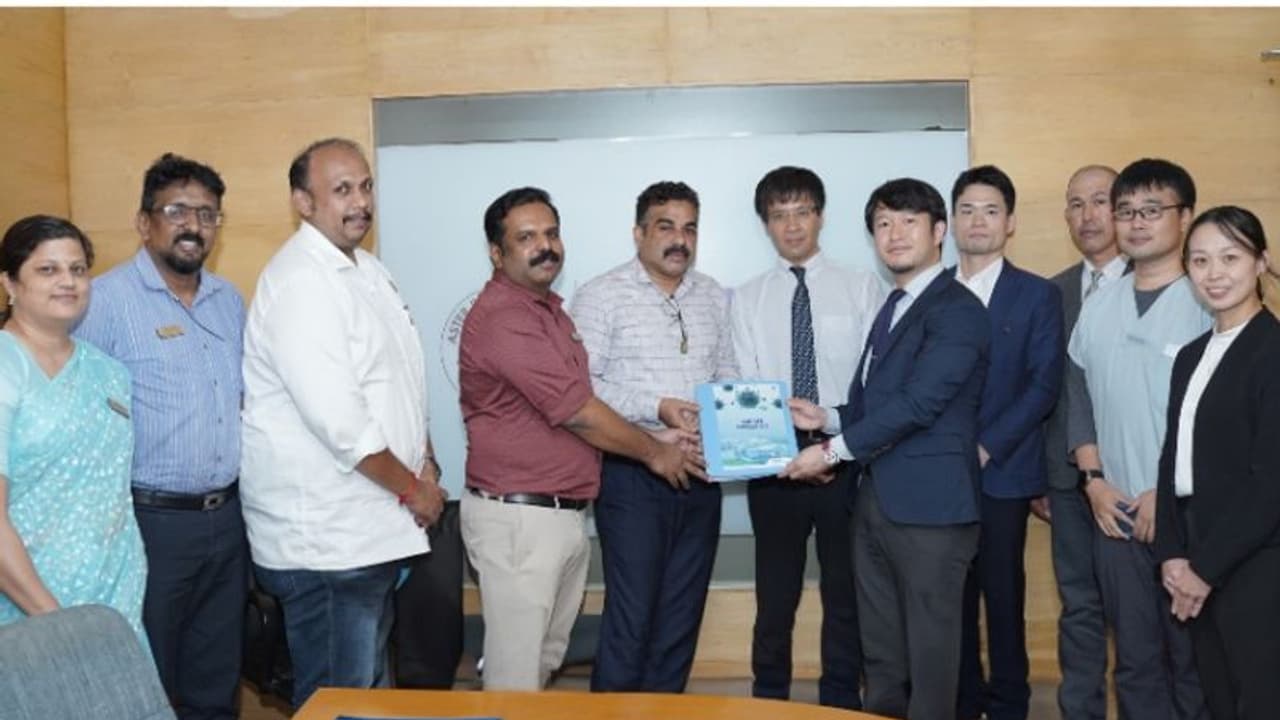 നിപ ബാധിച്ച ഒൻപത് വയസുകാരന്റെ ചികിത്സാ വിജയം പഠിക്കാൻ ജപ്പാനിൽ നിന്നുള്ള മെഡിക്കൽ സംഘം കോഴിക്കോട്ട് നിപ ബാധിച്ച ഒൻപത് വയസുകാരന്റെ ചികിത്സാ വിജയം പഠിക്കാൻ ജപ്പാനിൽ നിന്നുള്ള മെഡിക്കൽ സംഘം കോഴിക്കോട്ട്