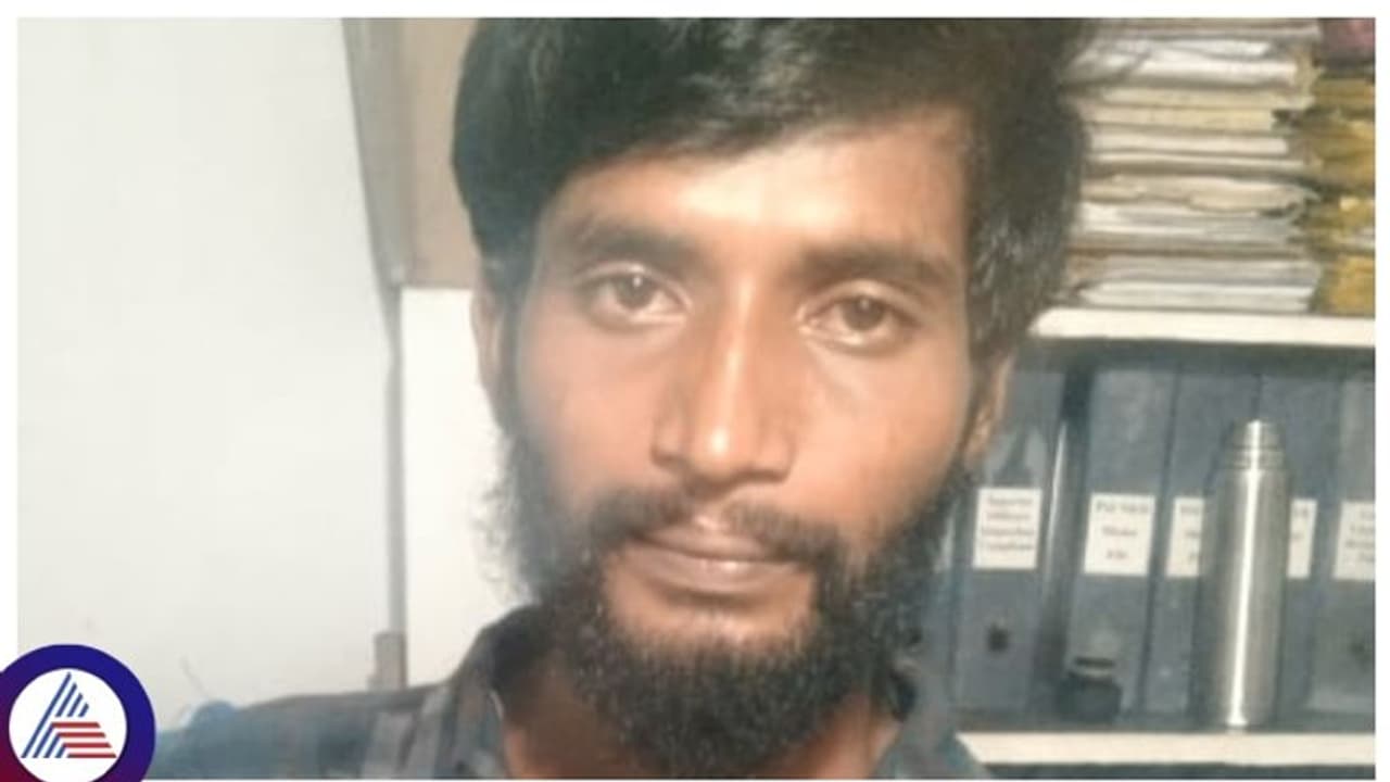 ಮಳೆಗೆ ತೋಯದಂತೆ ಈರುಳ್ಳಿ ನೋಡ್ಕೋ ಎಂದ ತಂದೆಯನ್ನ ಕಲ್ಲು ಎತ್ತಿ ಹಾಕಿ ಕೊಂದ ಪಾಪಿ ಮಗ! ಮಳೆಗೆ ತೋಯದಂತೆ ಈರುಳ್ಳಿ ನೋಡ್ಕೋ ಎಂದ ತಂದೆಯನ್ನ ಕಲ್ಲು ಎತ್ತಿ ಹಾಕಿ ಕೊಂದ ಪಾಪಿ ಮಗ!