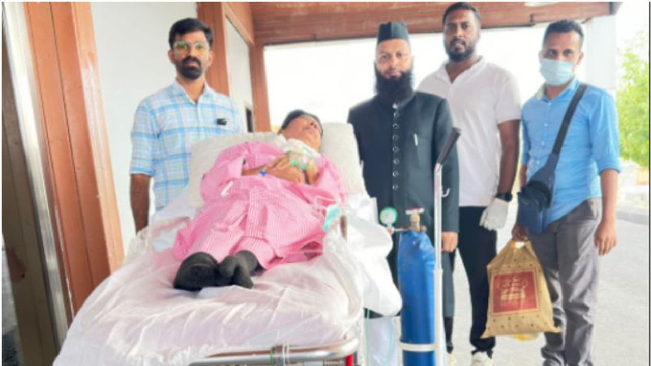 ഹജ്ജിന് മക്കയിലെത്തിയപ്പോള് ന്യുമോണിയ ബാധിച്ച് ചികിത്സയിലായി; നാല് മാസത്തിനുശേഷം തീര്ത്ഥാടക നാട്ടിലെത്തി ഹജ്ജിന് മക്കയിലെത്തിയപ്പോള് ന്യുമോണിയ ബാധിച്ച് ചികിത്സയിലായി; നാല് മാസത്തിനുശേഷം തീര്ത്ഥാടക നാട്ടിലെത്തി