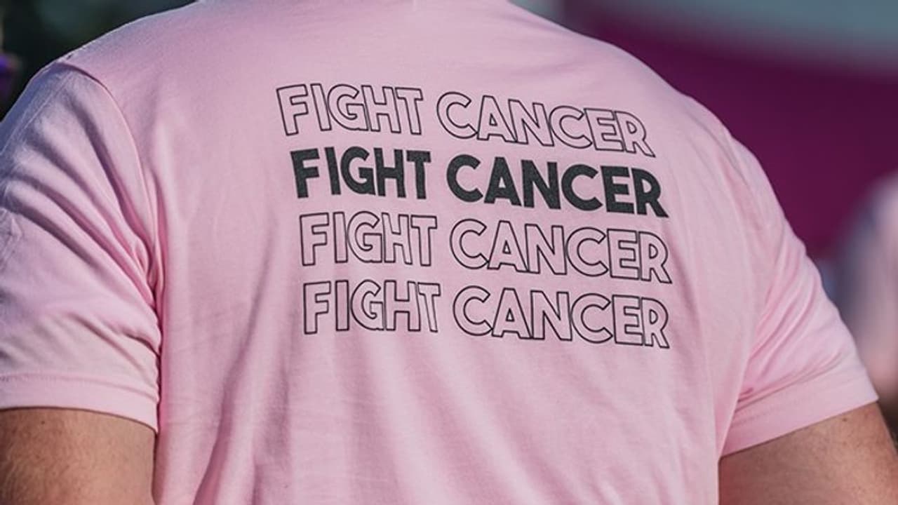 క్యాన్సర్ పేషంట్లకు గుడ్ న్యూస్ చెబుతున్న రష్యా, యూకేలు.. వ్యాక్సిన్లు, చికిత్సతో క్యాన్సర్ పరార్... క్యాన్సర్ పేషంట్లకు గుడ్ న్యూస్ చెబుతున్న రష్యా, యూకేలు.. వ్యాక్సిన్లు, చికిత్సతో క్యాన్సర్ పరార్...