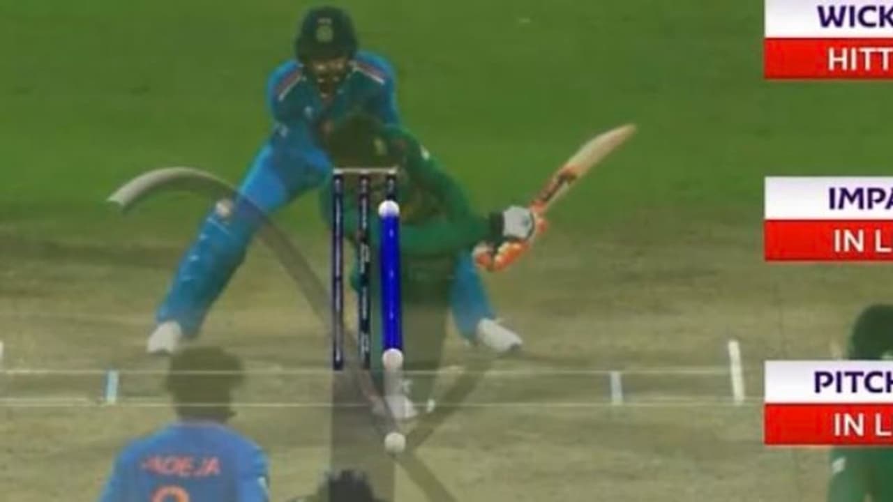 ഇന്ത്യക്ക് പ്രത്യേക പന്തെന്ന ആരോപണത്തിന് പിന്നാലെ അടുത്തെ വെടി പൊട്ടിച്ച് പാക് മുന് താരം, ഇത്തവണ ഡിആര്എസ് ഇന്ത്യക്ക് പ്രത്യേക പന്തെന്ന ആരോപണത്തിന് പിന്നാലെ അടുത്തെ വെടി പൊട്ടിച്ച് പാക് മുന് താരം, ഇത്തവണ ഡിആര്എസ്