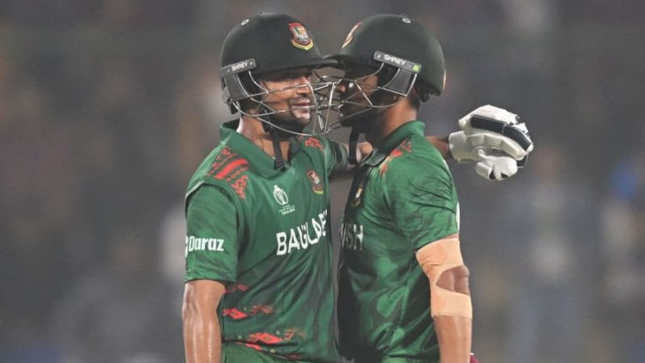 ബംഗ്ലാദേശിനോടും അടിതെറ്റി ശ്രീലങ്ക, ആറാം തോല്വിയോടെ ചാമ്പ്യന്സ് ട്രോഫി യോഗ്യത തുലാസില് ബംഗ്ലാദേശിനോടും അടിതെറ്റി ശ്രീലങ്ക, ആറാം തോല്വിയോടെ ചാമ്പ്യന്സ് ട്രോഫി യോഗ്യത തുലാസില്