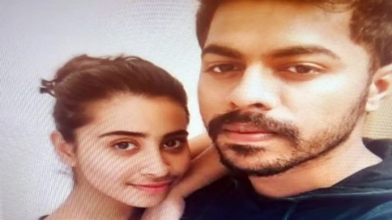 ബംഗളൂരുവില് യുവതിയും മലയാളി യുവാവും തീ കൊളുത്തി മരിച്ചു ബംഗളൂരുവില് യുവതിയും മലയാളി യുവാവും തീ കൊളുത്തി മരിച്ചു